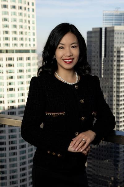 Elizabeth Yang, photo 1