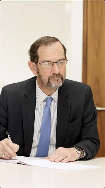 Adrian Gill, photo 1