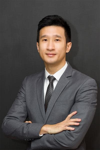 Oscar Mak, CFA, photo 1