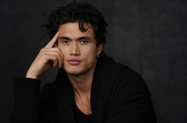 Charles Melton, photo 2