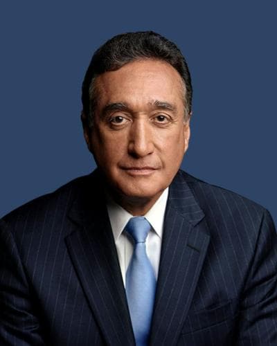 George Cisneros, photo 1